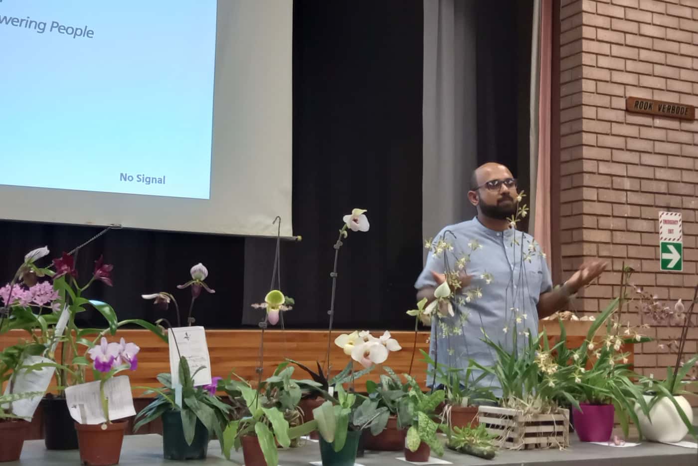 Fabian presents a seminar on mycorrhizal diversity at the North Gauteng Orchid society meeting