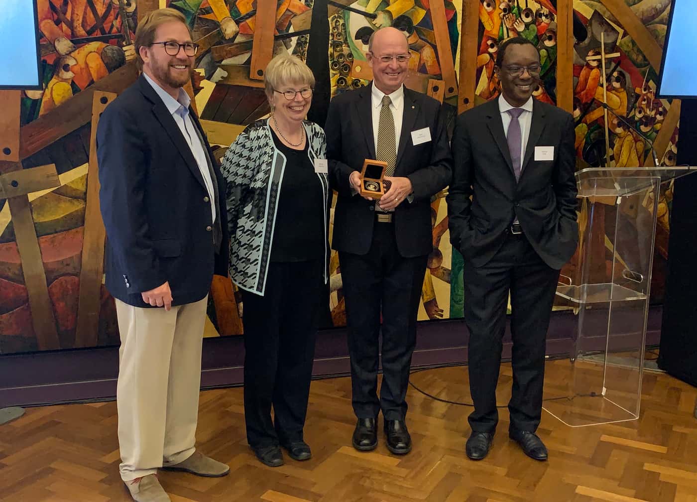 Mike Wingfield receives the prestigious Harry Oppenheimer Fellowship Award for 2021