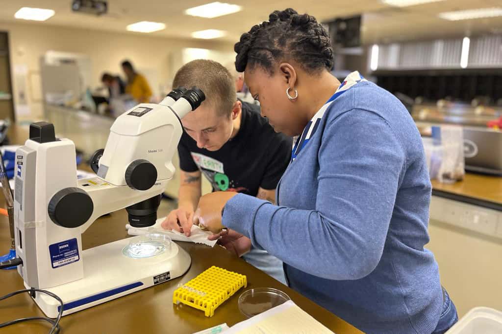 Microscopy techniques training for visiting graduate students