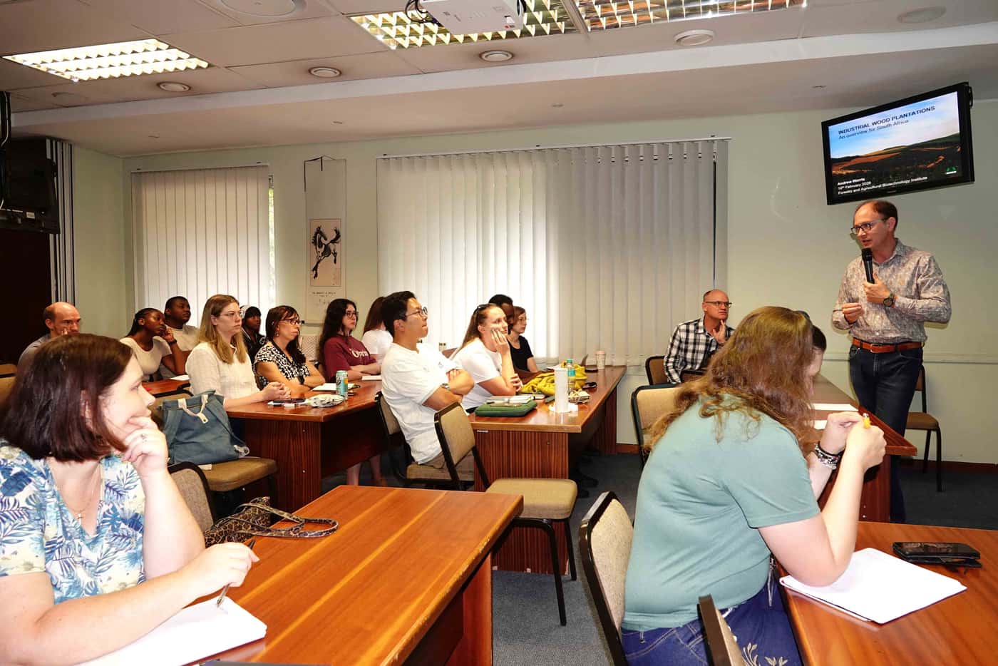 Dr Andrew Morris presents an introduction to forestry course in FABI