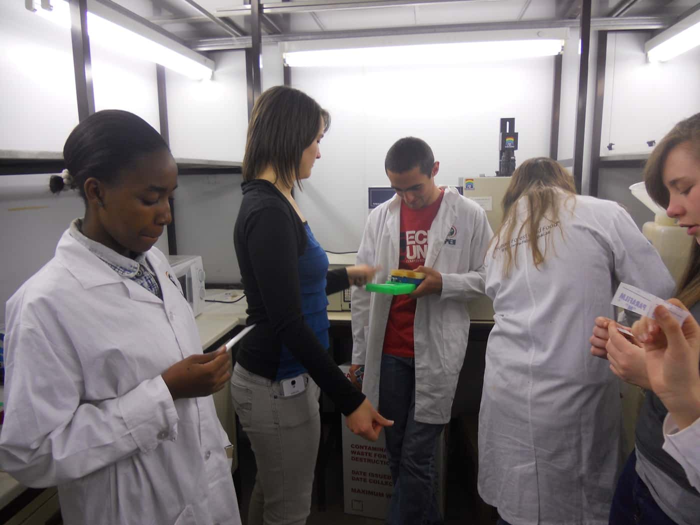 UP with Science participants in the CTHB present a research project