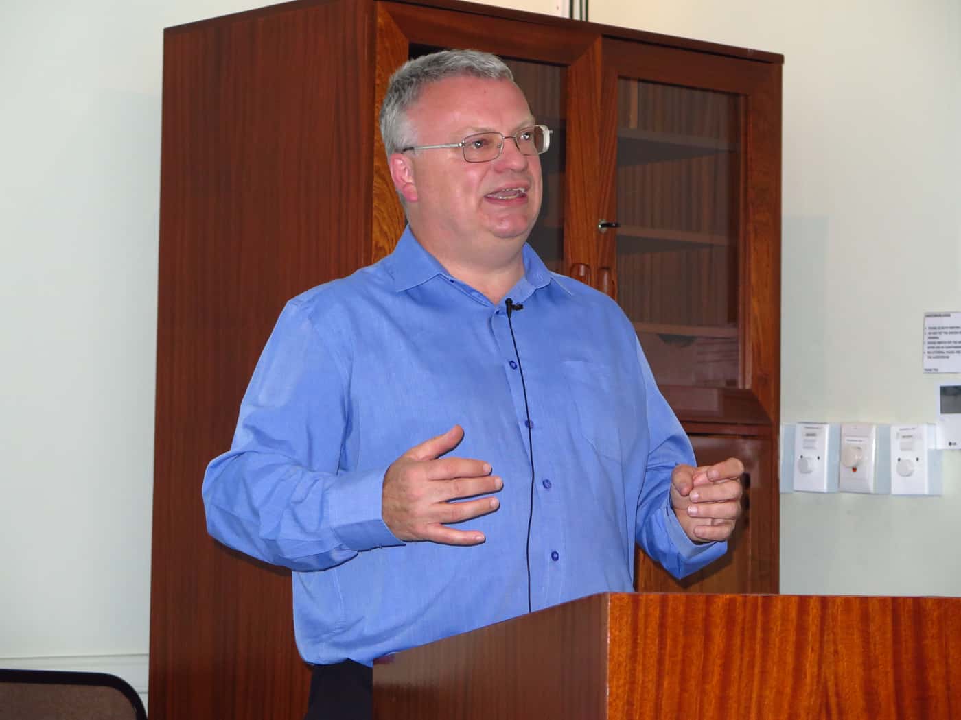Visiting entomologist introduces FABIans to invasive exotic insect pests in the UK at a special semi