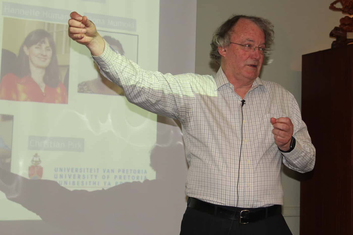 Prof Robin Crewe draws FABIans into the intricacies of bee colonies