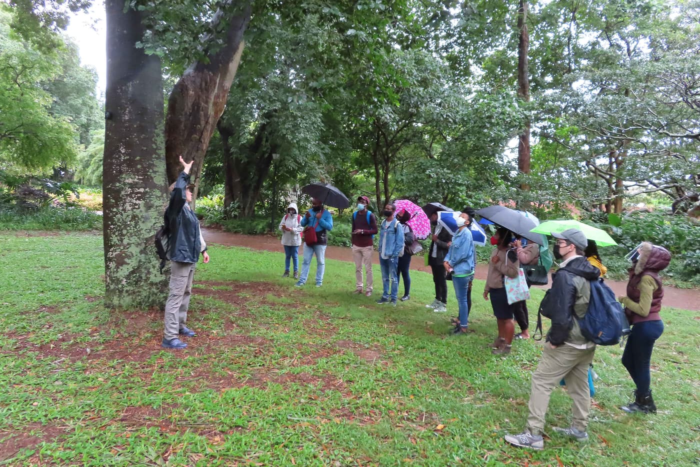 Student training through the SANBI-funded Sentinel Plant Project in South African botanical gardens