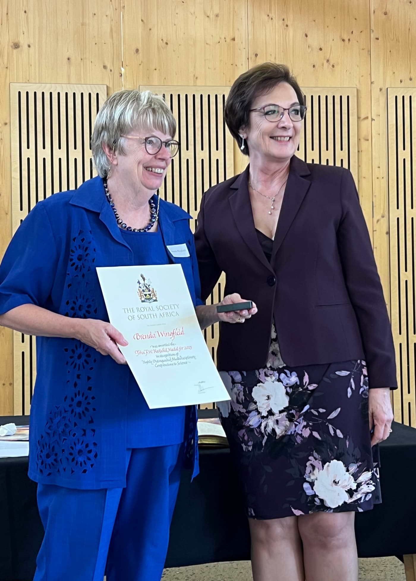 Brenda Wingfield receives the Herschel Medal
