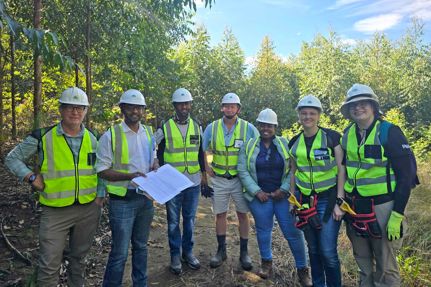 The FMG-EPPI research group collects samples for a eucalypt pangenome project