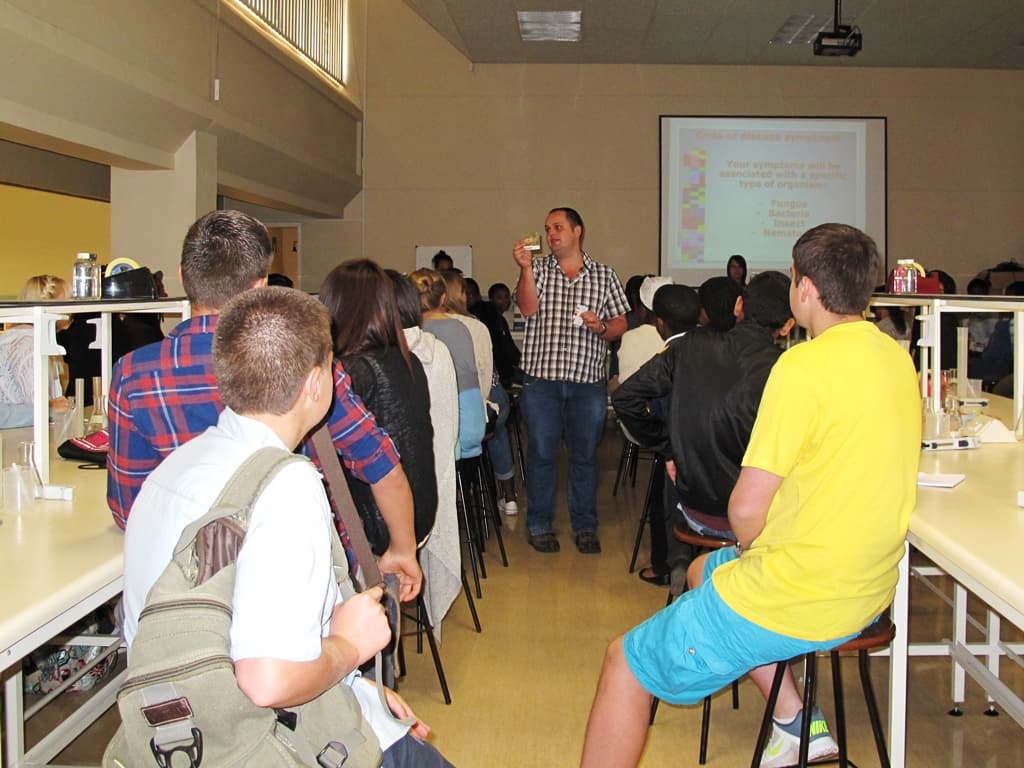 UP with Science introduces school children to hidden world of plant disease