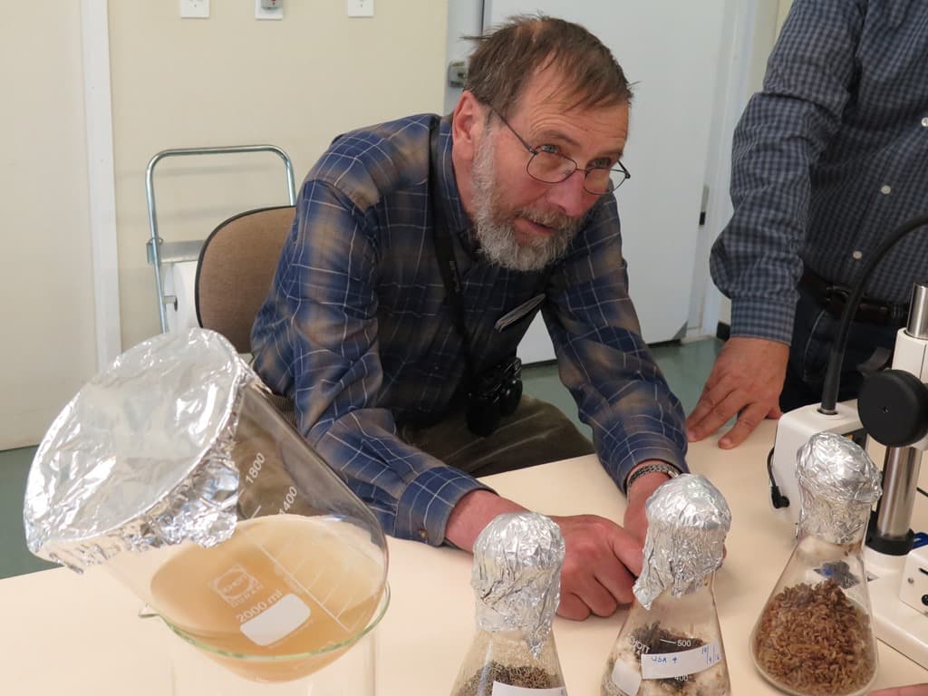 Prof. Everett Hansen visits FABI
