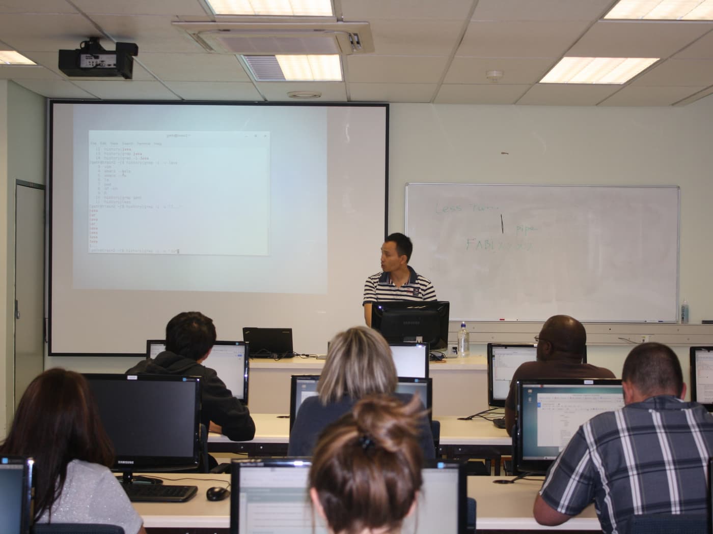 Bioinformatician from Denmark presents a three-day comparative genomics workshop at FABI