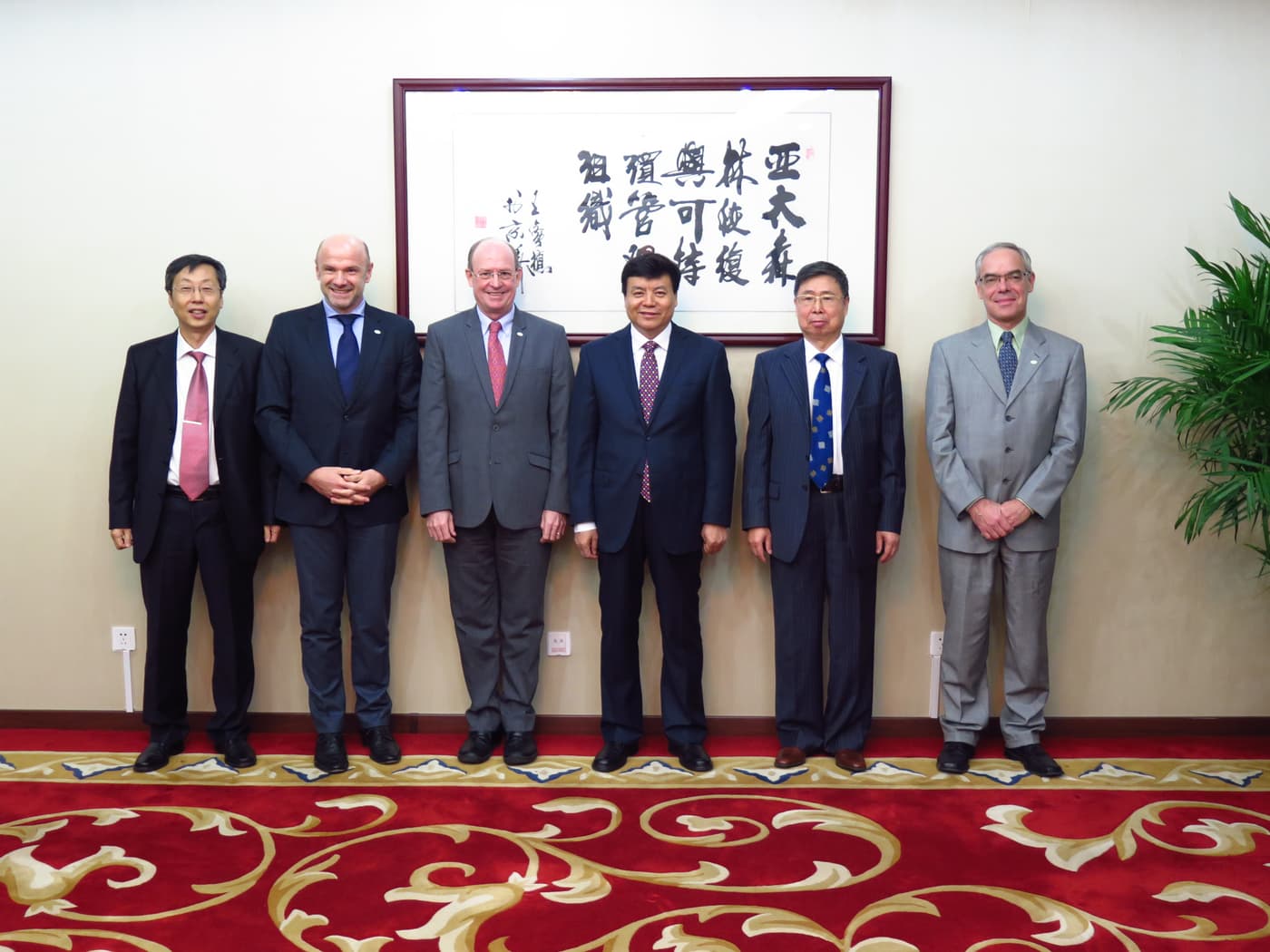 Mike Wingfield presides over signing of IUFRO MoU in Beijing