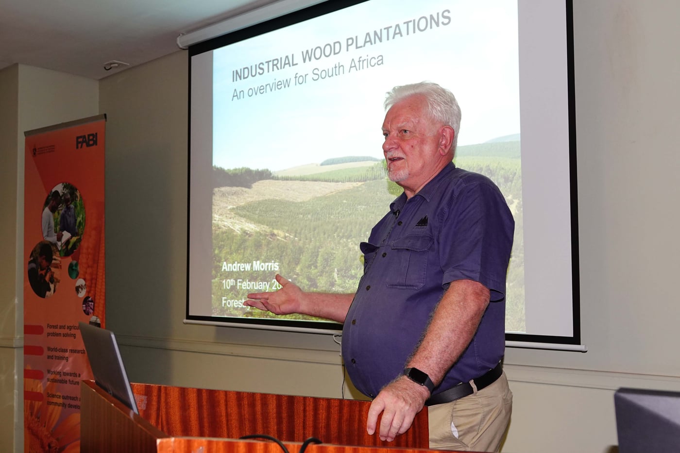 Dr Andrew Morris presents an introduction to forestry course in FABI