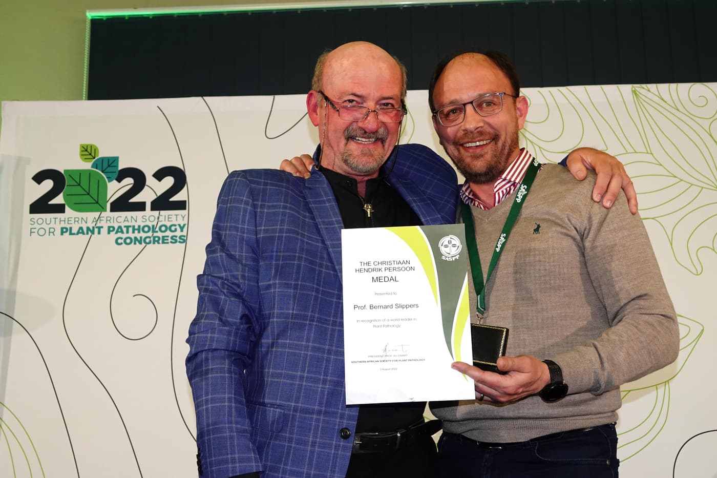 Bernard Slippers awarded the prestigious Persoon Medal