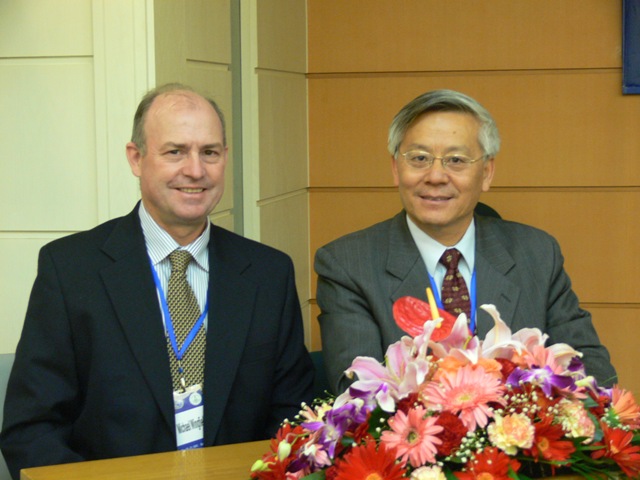 Prof. Mike Wingfield met Prof. WeiLun Yin (rector of Beijing Forestry University) in Beijing.