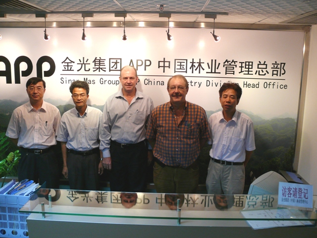 Prof. Mike Wingfield met Mr. Simo Pesola (APP) in Hainan.